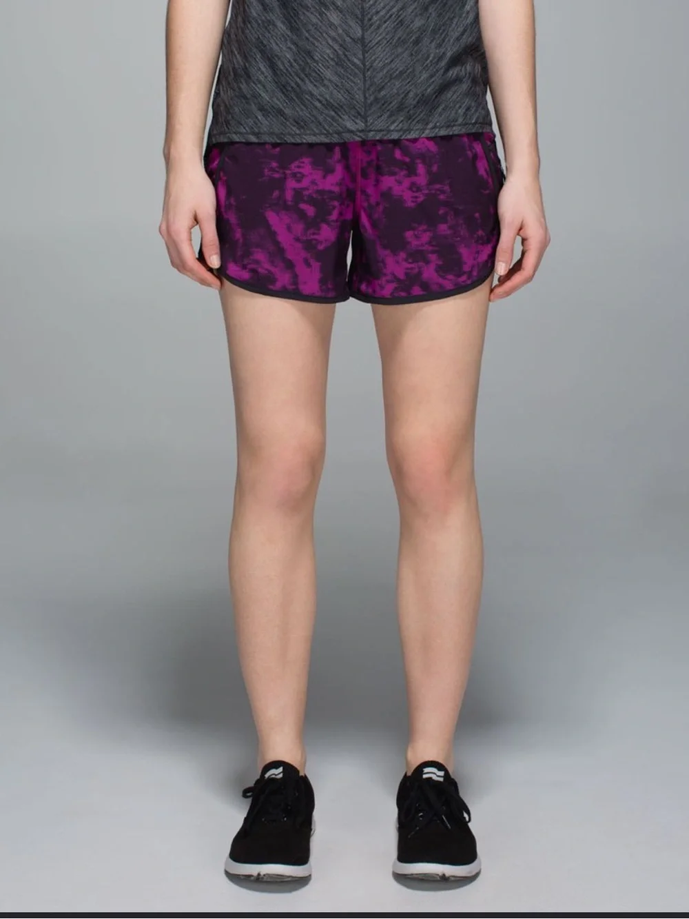 Lululemon Tracker Short III StretchBreezie Regal Plum Black / Black Size 12